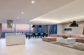 Luxury 3-Bedroom Apartment in Downtown